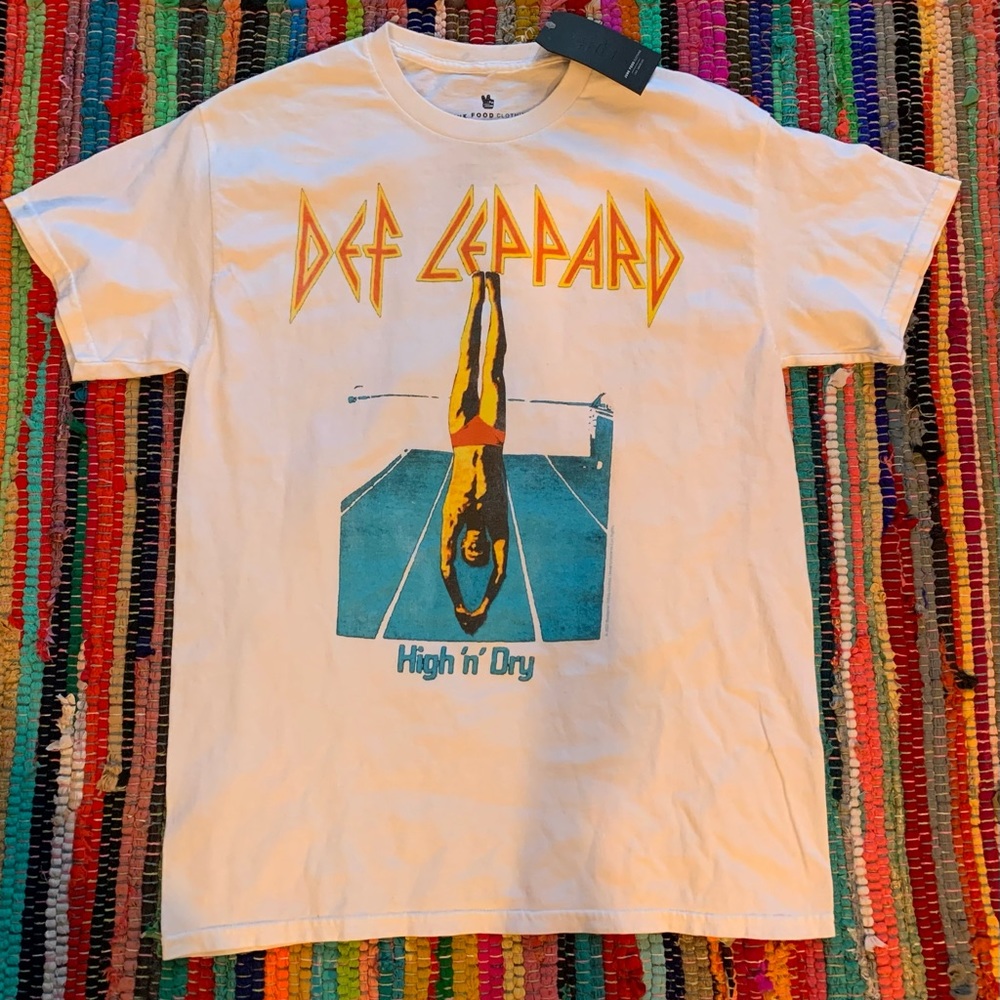 junk food clothing DEF LEPPARD tee . NWT